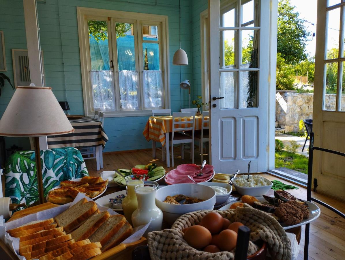 Brotseulebi Hotel Ambrolauri Bagian luar foto