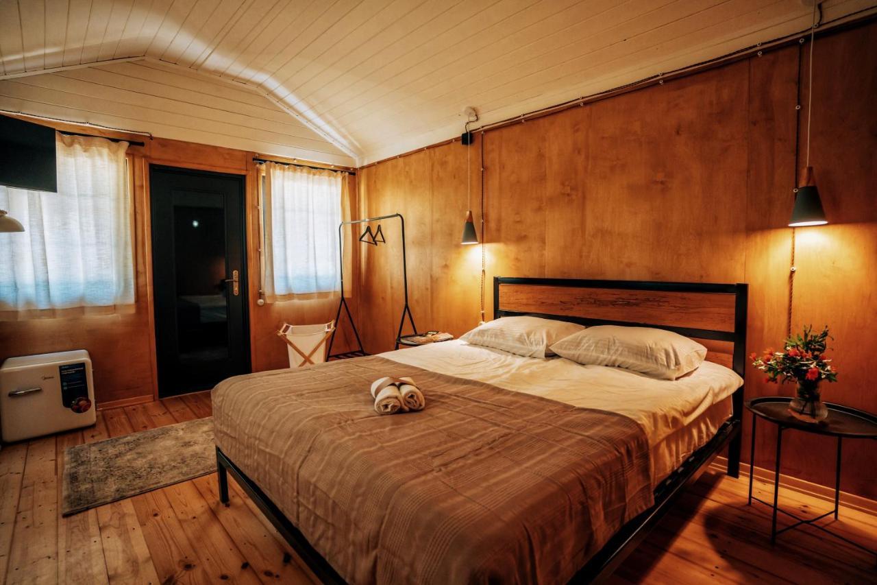 Brotseulebi Hotel Ambrolauri Bagian luar foto